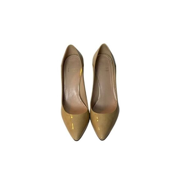 Stuart Weitzman Patent Leather Beige Pointed Toe Pumps Size 6 1/2 M - Picture 8 of 9